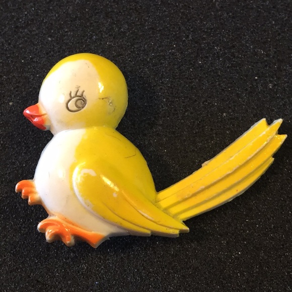 Vintage Jewelry - Vintage 1950’s plastic bird brooch